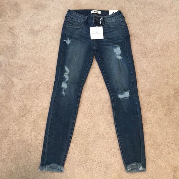 ⤵️ 2 left!! Skinny Distressed Cropped Jean - Picture 4 of 8